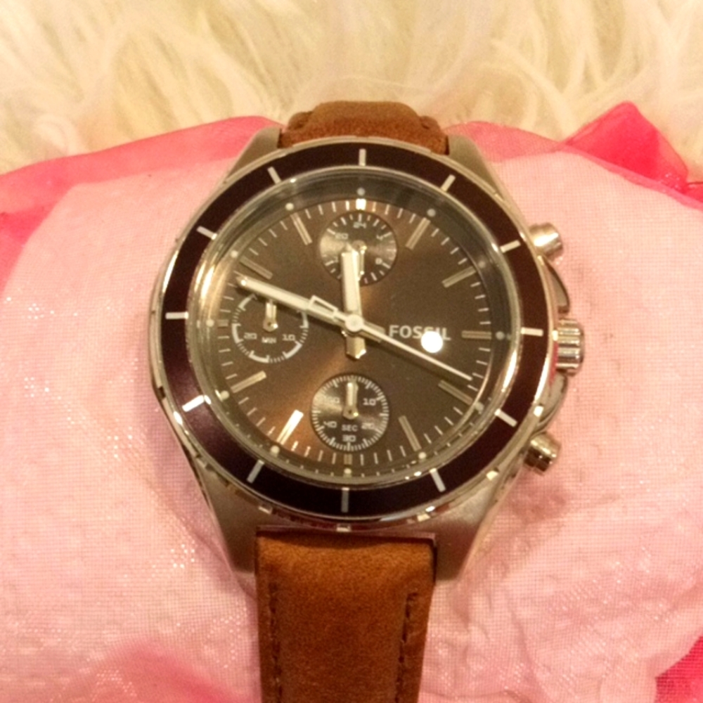 FOSSIL WATCH! Men's or Women's 3 Dial FOSSIL WATCH! Leather Band! $250 Value!